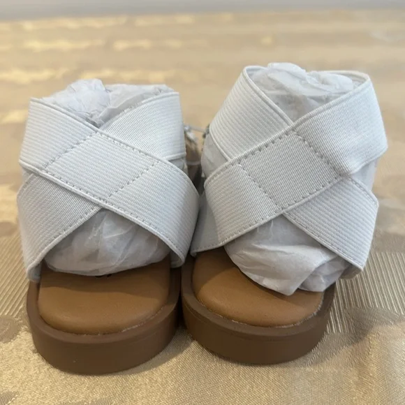 Steve Madden Kids Jashlin Daisy Embellished Sandal - Picture 7 of 11